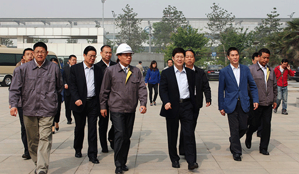 西安市委常委、常務(wù)副市長岳華峰蒞臨西瑪電機(jī)調(diào)研指導(dǎo)。