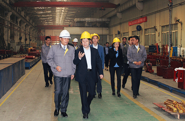 西安市委常委、常務(wù)副市長岳華峰蒞臨西瑪電機(jī)調(diào)研指導(dǎo)。